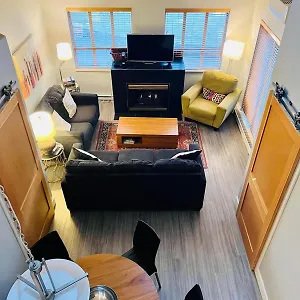  Apartment Tyndalstone 3 Bedroom In The Heart Of Village North Canada