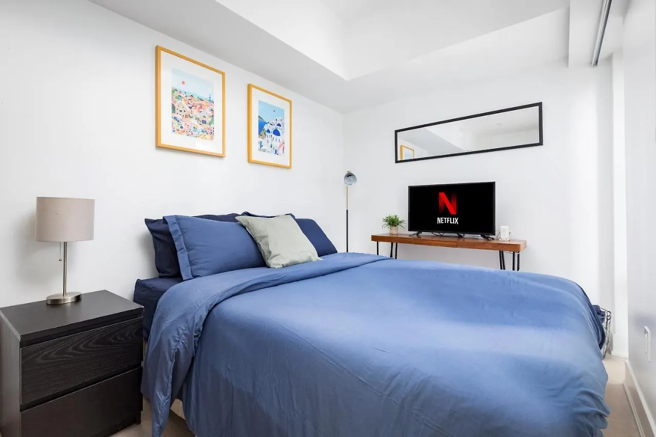 Micro Studio In Heart Of Downtown! Apartment Toronto