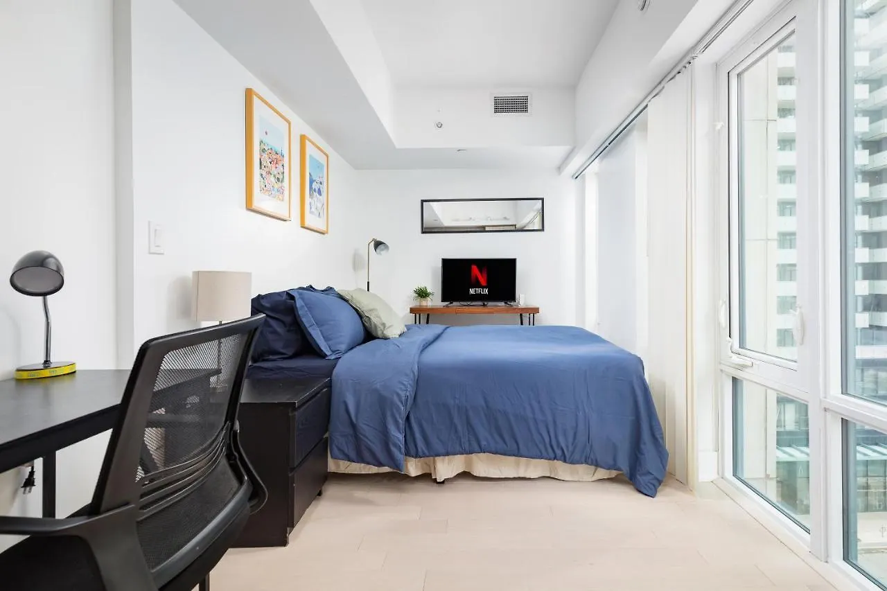 Micro Studio In Heart Of Downtown! Apartment Toronto