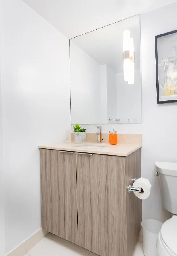 Micro Studio In Heart Of Downtown! Apartment Toronto