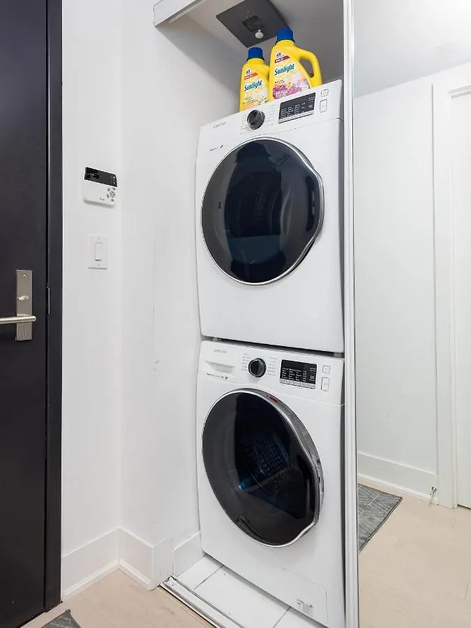 Micro Studio In Heart Of Downtown! Apartment Toronto